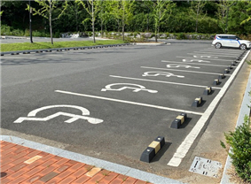 장애인 전용 주차장 사진