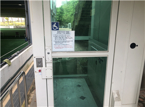 장애인 승강기 사진