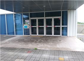 대강당 출입구 사진