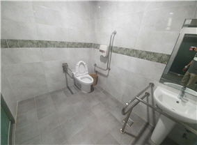 남자 장애인용 화장실 사진